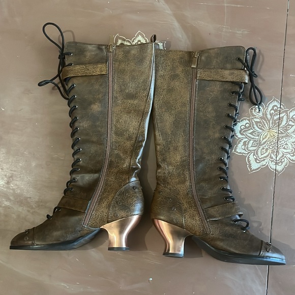 Ladies size 7 faux leather Brown and bronze steampunk boots with spool heel - Picture 4 of 5